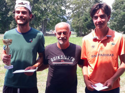 Senior Messieurs : Téome Large (4/6) du TC Bourg Les Valence a remporté une bataille acharnée en 3 sets contre Bautista Sanchez Gandara (5/6) du TC Gueugnon